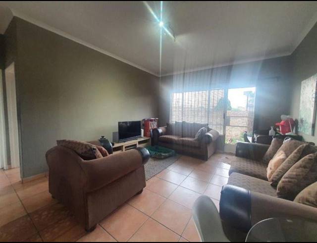 2 BEDROOM TOWNHOUSE FOR SALE IN VERWOERDPARK